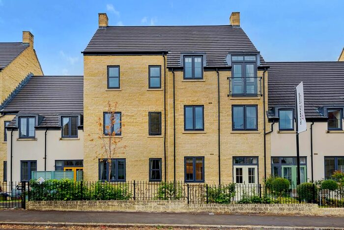 2 Bedroom Flat To Rent In Watson Place, Trinity Road, Oxfordshire, OX7