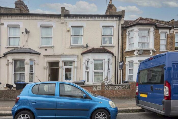 4 Bedroom House To Rent In Beaconsfield Road, Willesden, NW10