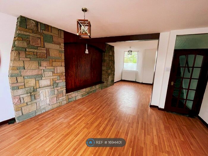 3 Bedroom Semi-Detached House To Rent In Catherine Street, Crewe, CW2