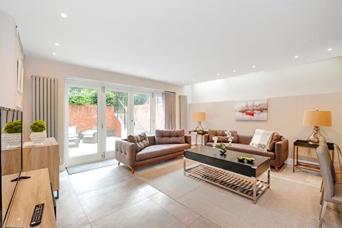 2 Bedroom Flat To Rent In Lyndhurst, Hampstead, London, NW3