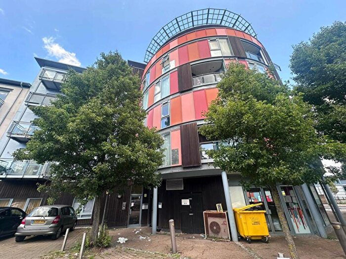 2 Bedroom Apartment For Sale In Quayside Drive, Colchester, CO2