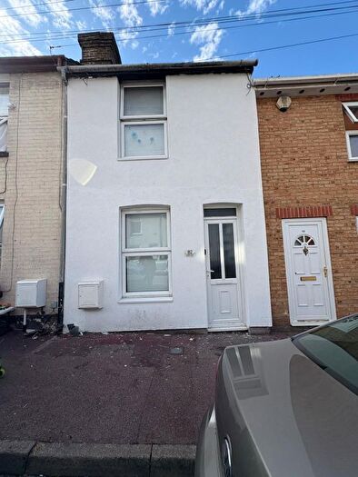 2 Bedroom Terraced House To Rent In Castle Road, Chatham, ME4