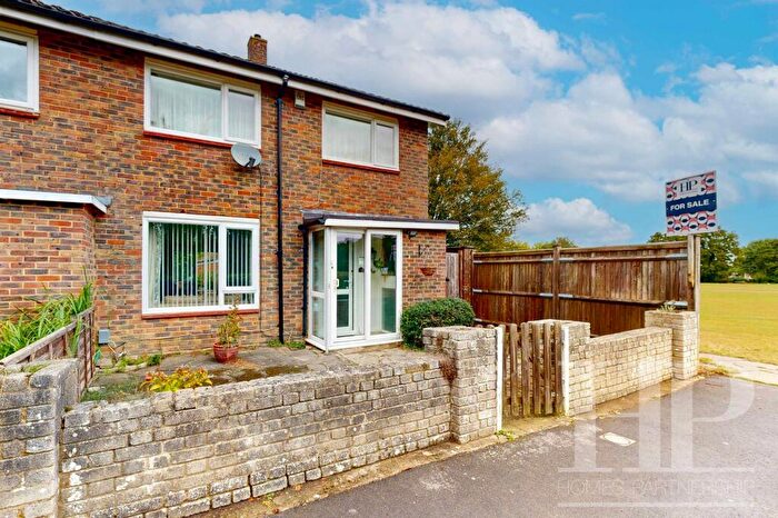 3 Bedroom End Of Terrace House For Sale In Turner Walk, Crawley, RH10