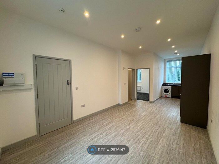 1 Bedroom Flat To Rent In Austerlands, Oldham, OL4