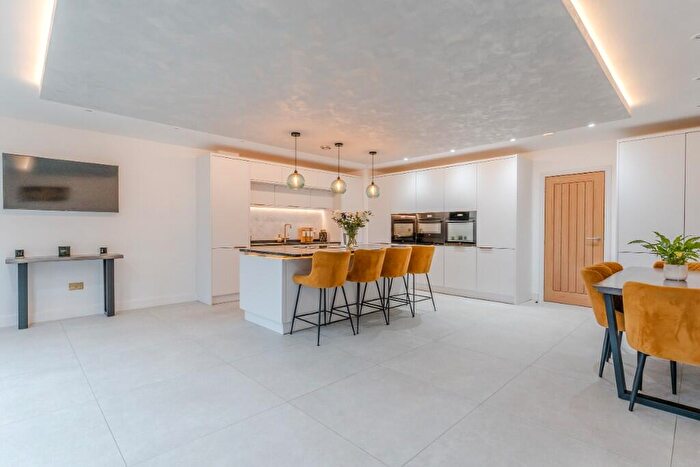 5 Bedroom Detached House For Sale In Poplars Farm Road, Barton Seagrave, NN15