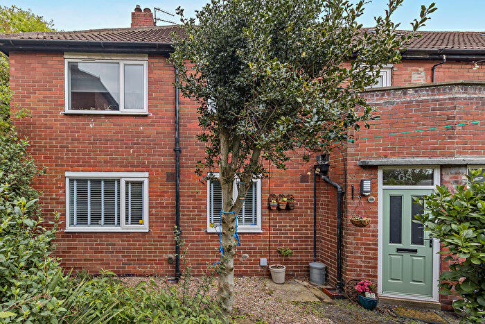 2 Bedroom Apartment For Sale In Cliff Road, Leeds, LS6
