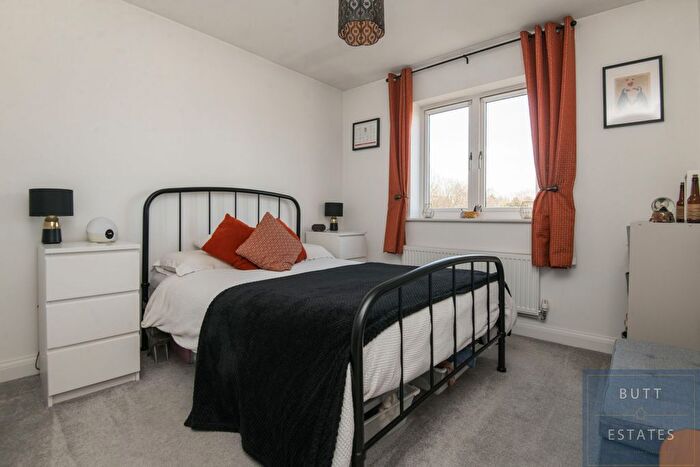 2 Bedroom Flat For Sale In Cobley Court, Exeter, EX4