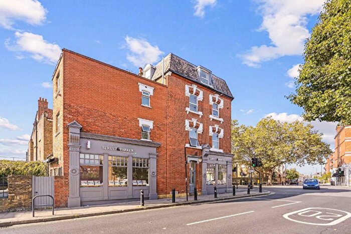 2 Bedroom Flat To Rent In Fulham Road, Fulham, London, SW6