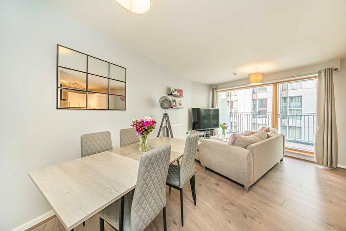 2 Bedroom Flat For Sale In Hardwicks Square, Wandsworth, SW18