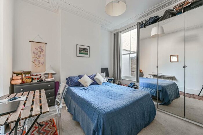 2 Bedroom Flat For Sale In Leathwaite Road, Between The Commons, London, SW11