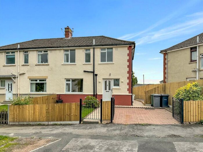 3 Bedroom Semi-Detached House To Rent In Wyvil Road, Ilkley, LS29