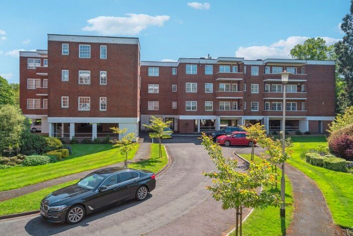 1 Bedroom Flat To Rent In Bulstrode Court, Gerrards Cross, Buckinghamshire, SL9