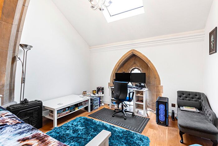 1 Bedroom Flat For Sale In Egham Hill, Egham, Surrey, TW20
