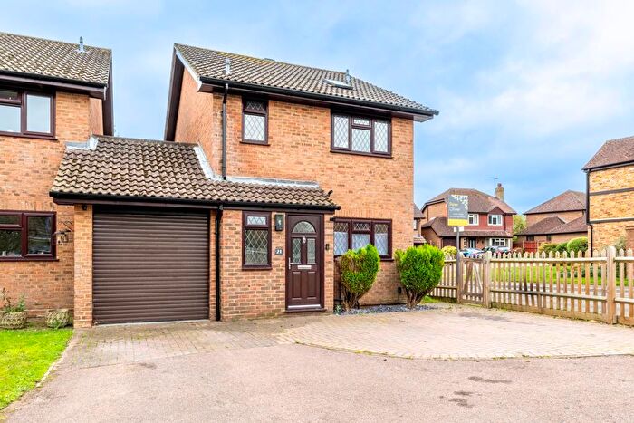 4 Bedroom Link Detached House For Sale In Wilson Grove, Uckfield, TN22