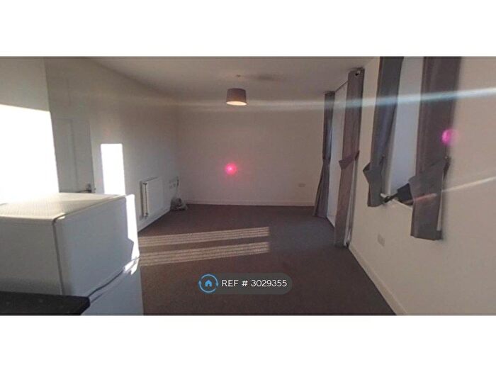 2 Bedroom Flat To Rent In Owens Road, Coventry, CV6