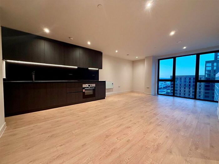 1 Bedroom Flat To Rent In Waterhouse Gardens, Manchester, M3