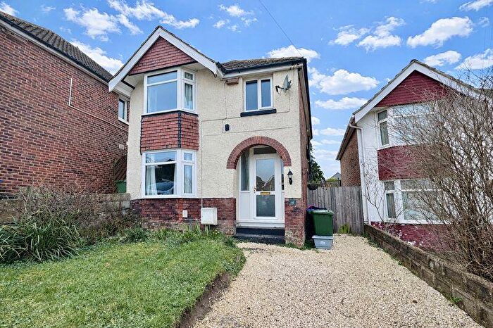 3 Bedroom Detached House For Sale In Cleveland Road, Southampton, SO18