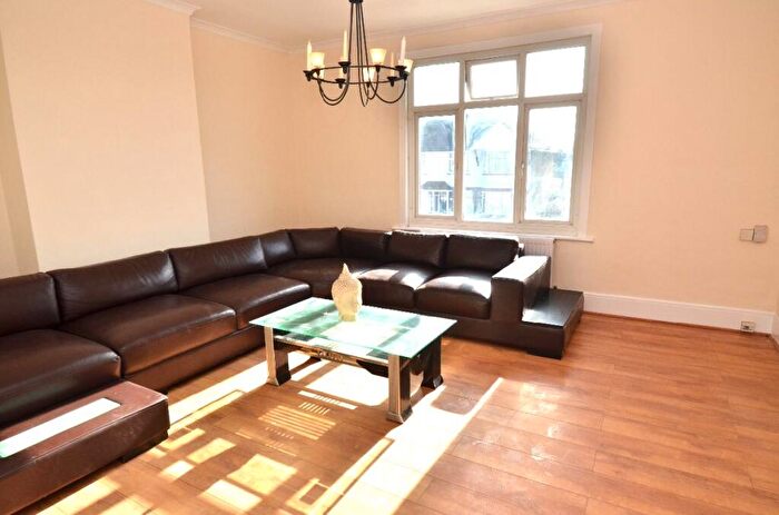 1 Bedroom Maisonette To Rent In High Road, Romford, RM6