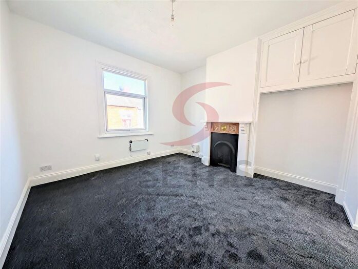 2 Bedroom Flat To Rent In Beatrice Road, Fosse, Leicester, LE3