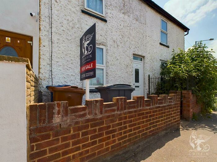 3 Bedroom House For Sale In Mill Road, Aveley, South Ockendon, RM15