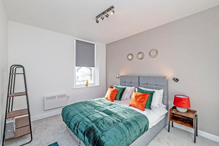 1 Bedroom Apartment To Rent In Flat, Prescott Street, Halifax, HX1
