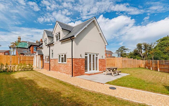 3 Bedroom Cottage For Sale In Charming Renovated Cottage - Worsley Road, Gurnard, PO31