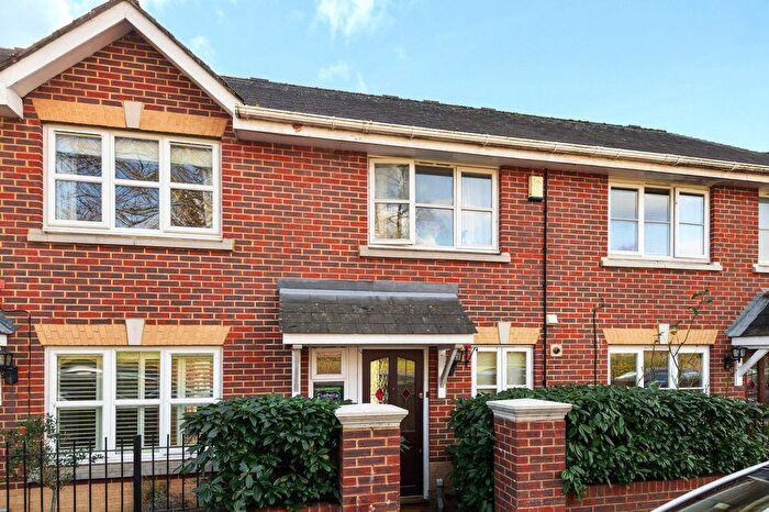 2 Bedroom Detached House To Rent In St. Catherines Park, Guildford, GU1