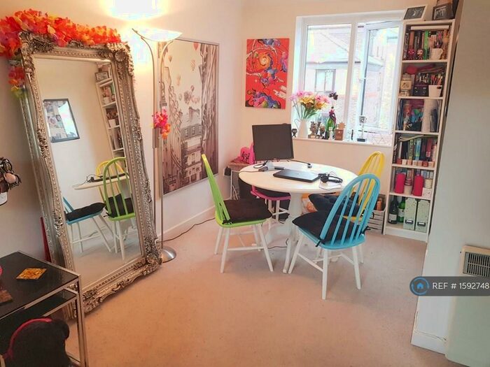 2 Bedroom Flat To Rent In Franklin Court, Bristol, BS1