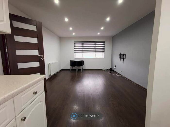 2 Bedroom Maisonette To Rent In Randalls Croft Road, Wilton, Salisbury, SP2