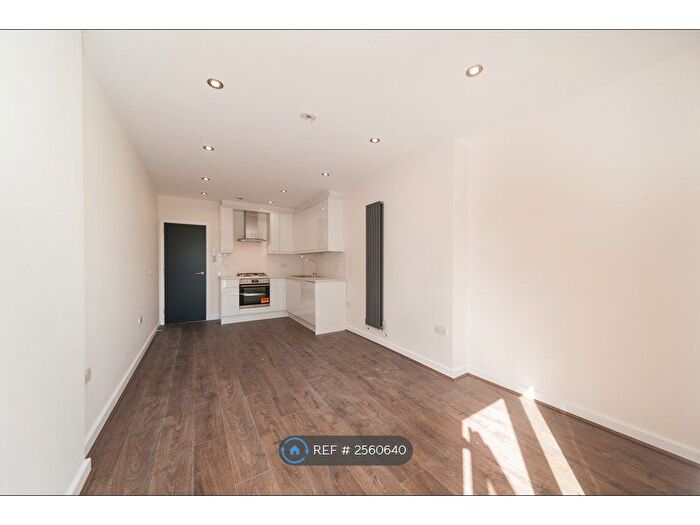 3 Bedroom Flat To Rent In Lewisham, London, SE13