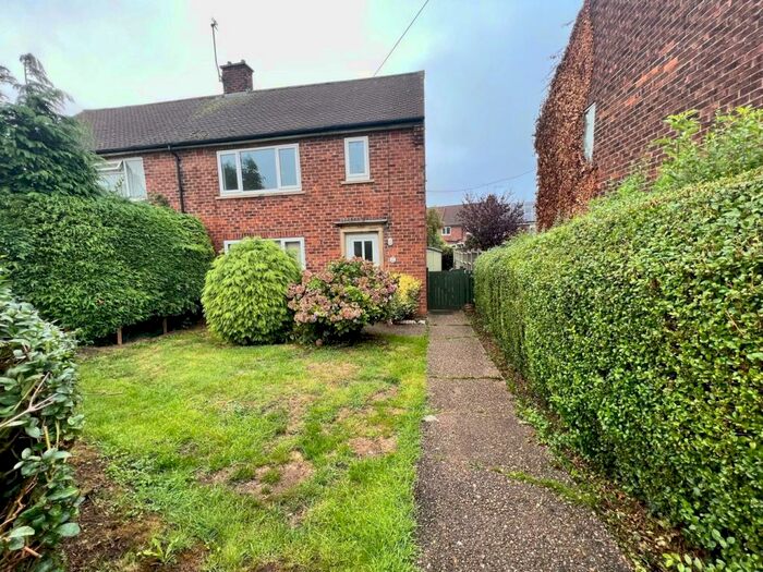 3 Bedroom Semi-Detached House To Rent In Ramsden Crescent, Carlton-in-Lindrick, Worksop, S81