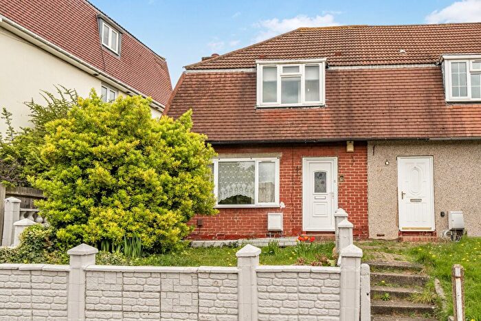 3 Bedroom Detached House For Sale In Downham Way, Bromley, BR1