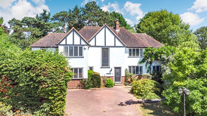 5 Bedroom Detached House For Sale In Oakwood Close, Chislehurst, BR7