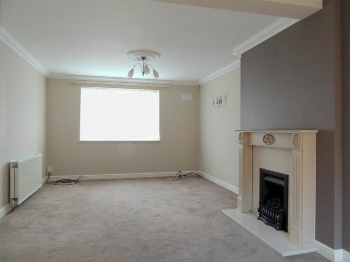 3 Bedroom End Terrace House To Rent In Two Mile Hill Road, Bristol, BS15