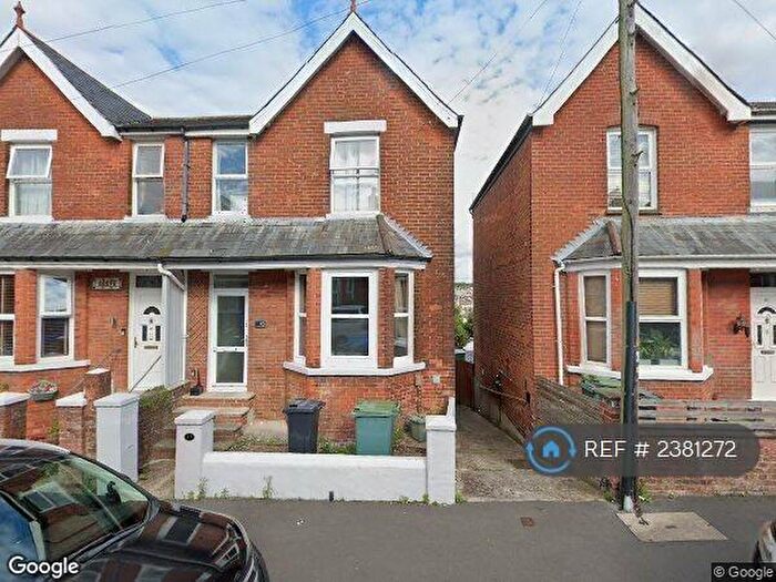 3 Bedroom Semi-Detached House To Rent In Tennyson Road, Cowes, PO31