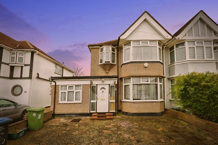 4 Bedroom Semi-Detached House For Sale In Valley Drive, London, NW9