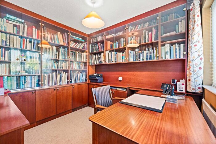 4 Bedroom Detached House For Sale In Langridge Drive, East Grinstead, RH19