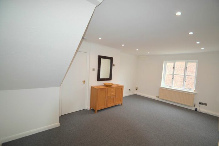 1 Bedroom Maisonette To Rent In Godolphin Place, Acton, W3