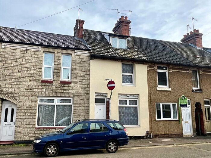 3 Bedroom House To Rent In Wellington Street, Kettering, Northamptonshire, NN16