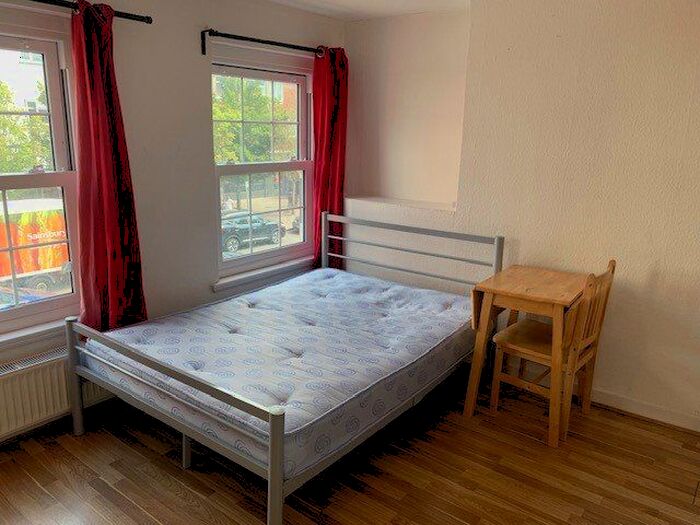 Studio To Rent In New Parade, High Street, Yiewsley, West Drayton, UB7