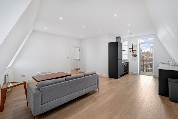 2 Bedroom Flat To Rent In Putney Bridge Road, London, SW15