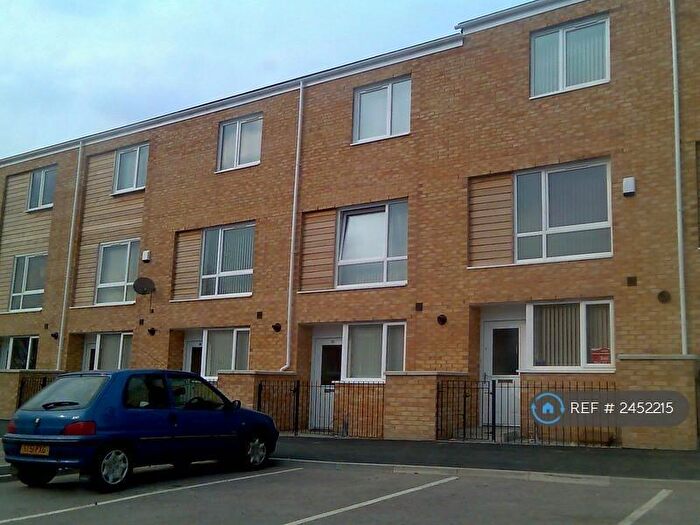 4 Bedroom Terraced House To Rent In Hitchen Street, Manchester, M13