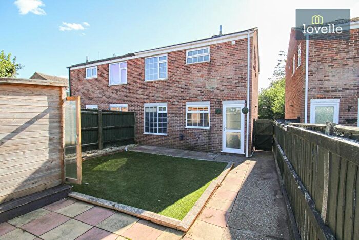 3 Bedroom Semi Detached House For Sale In Beverley Close, Holton-le-Clay, DN36