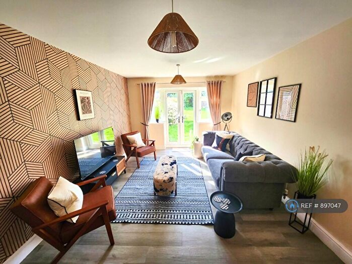 5 Bedroom Semi-Detached House To Rent In Bedgrove, Aylesbury, HP21