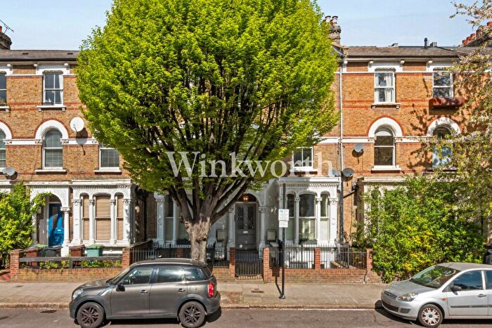 1 Bedroom Apartment For Sale In Brownswood Road, London, N4