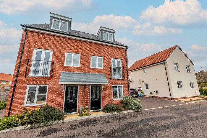 3 Bedroom Semi-Detached House To Rent In Whitehill Place, Saffron Walden, CB10