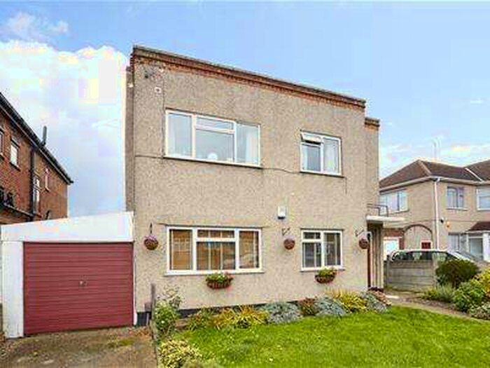 2 Bedroom Flat To Rent In Mahlon Avenue, Ruislip, HA4