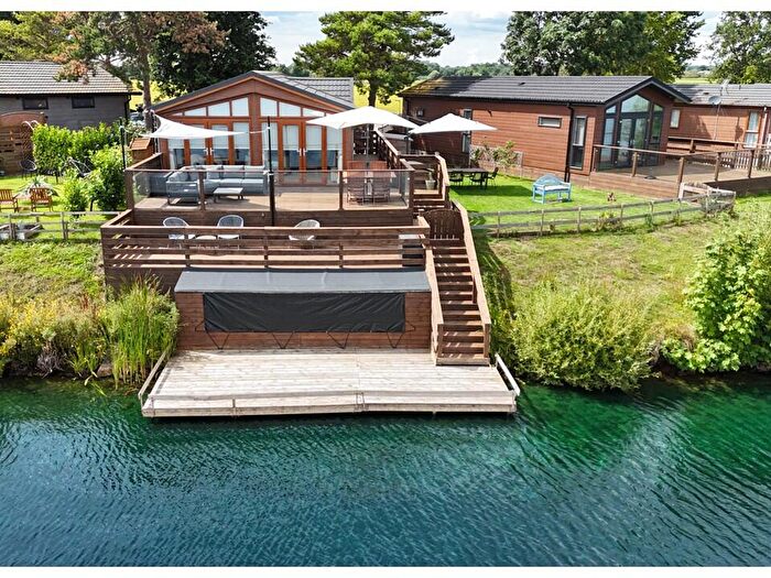 2 Bedroom Park Home For Sale In Lake View, Tallington, Tallington, PE9