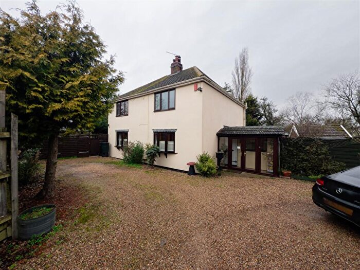 4 Bedroom Detached House For Sale In Forest Road, Onehouse, Stowmarket, IP14
