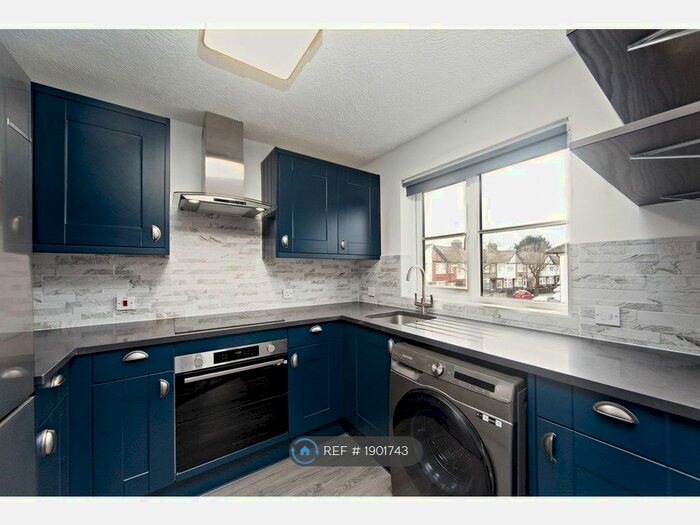 2 Bedroom Flat To Rent In Proctor Close, Mitcham, CR4